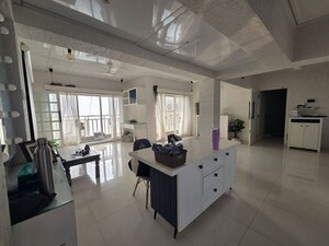 Team Area in 3 BHK Apartment at Nahars Everest, Versova – for Rent