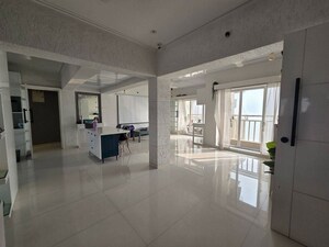 3 BHK Apartment For Rent in Nahars Everest, Versova