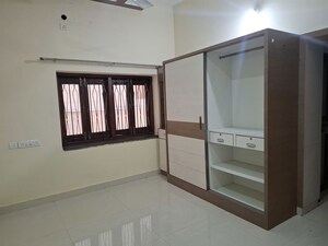 Room in 3 BHK Apartment at Banjara Hills – for Rent