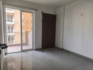Room in 3 BHK Apartment at Ansal Highland Park, Sector 103 – for Rent