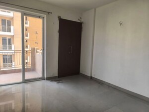 Room in 3 BHK Apartment at Ansal Highland Park, Sector 103 – for Rent