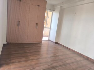 Room in 3 BHK Apartment at Ansal Highland Park, Sector 103 – for Rent