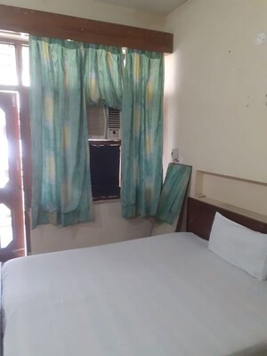 1 BHK Builder Floor For Rent in Sector 37