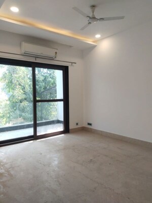 Room in 3 BHK Builder Floor at Sector 45 – for Rent