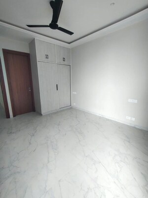 Room in 3 BHK Builder Floor at Sector 21 – for Rent