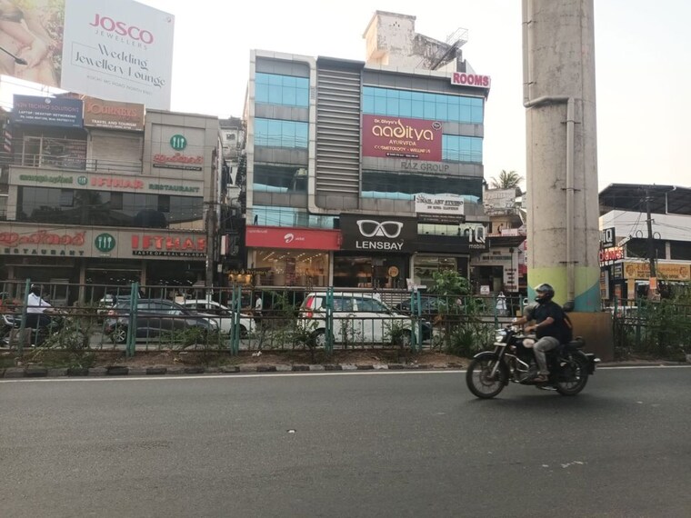  Parking, edappally Commercial Shop 526 Sq.Ft. In Edappally Kochi 10189455