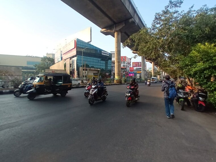  Parking, edappally Commercial Showroom 526 Sq.Ft. In Edappally Kochi 10189458