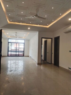 Building Lobby in 3 BHK Builder Floor at Sector 32 – for Rent