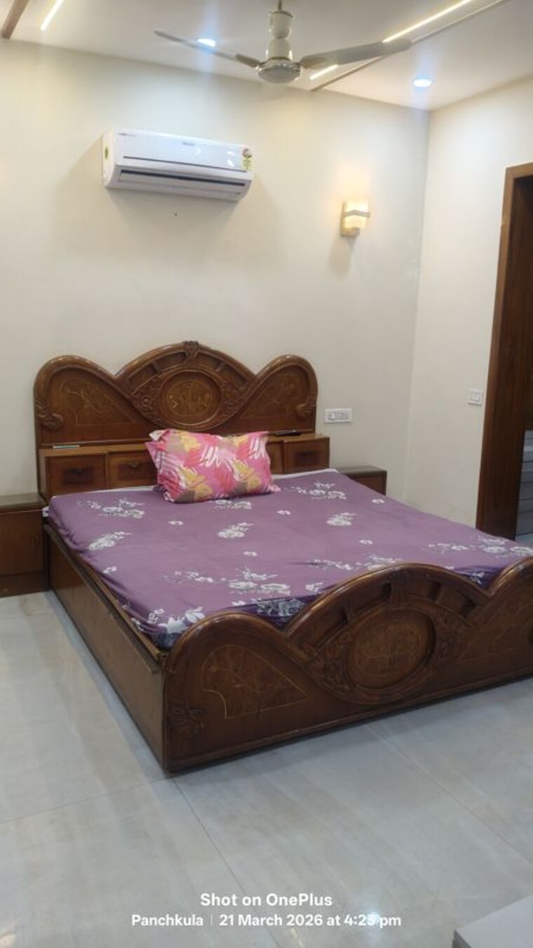 Bedroom, sector 12 panchkula 3 Bedroom 250 Sq.Yd. Builder Floor In Sector 12 Panchkula Panchkula 10189473