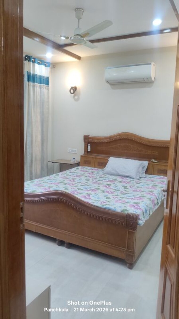 Bedroom, sector 12 panchkula 3 Bedroom 250 Sq.Yd. Builder Floor In Sector 12 Panchkula Panchkula 10189473
