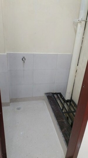 Bathroom in 2 BHK Builder Floor at RWA Residential Society, Sector 40 – for Rent