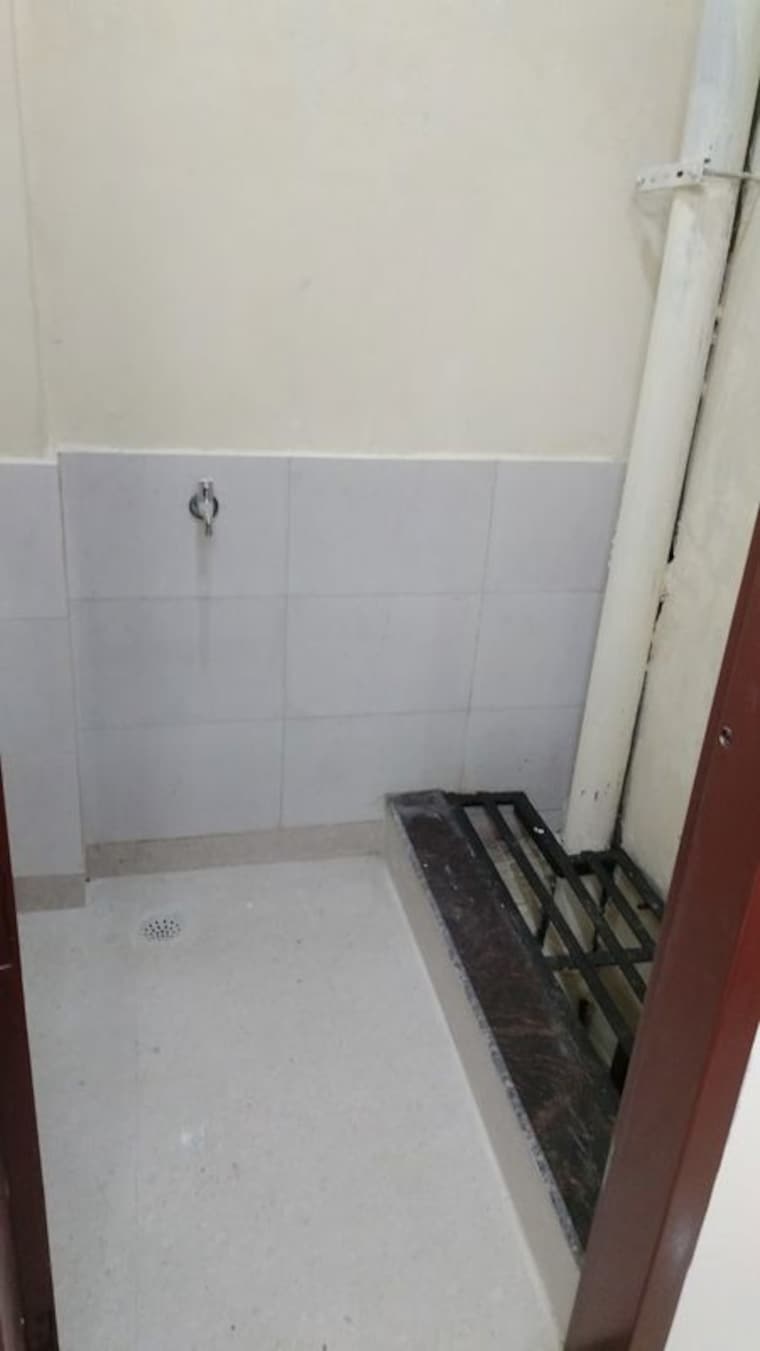 Bathroom, rwa-residential-society 2 Bedroom 1500 Sq.Ft. Builder Floor In Sector 40 Gurgaon 10189477