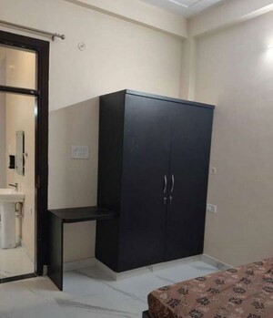 Furnished Amenities in 3 BHK Apartment at BCC Residency, Hazratganj – for Rent