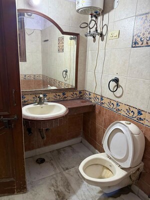 Bathroom in Studio Independent House at Sector 56 – for Rent