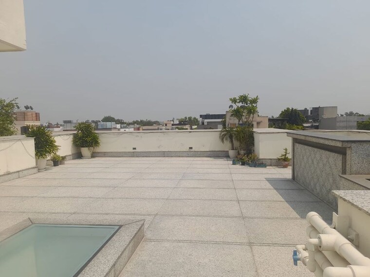  Parking, vasant vihar 4 Bedroom 3500 Sq.Ft. Builder Floor In Vasant Vihar Delhi 10189518