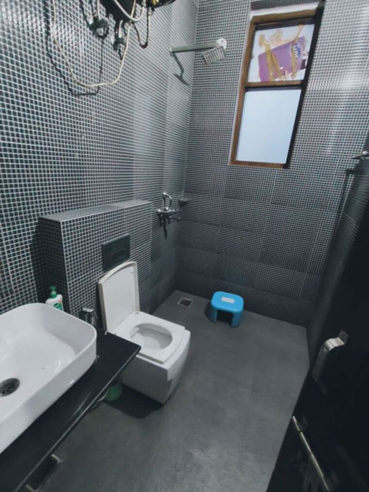 Bathroom, palam-vihar-residents-association 3 Bedroom 1750 Sq.Ft. Builder Floor In Palam Vihar Gurgaon 10189547