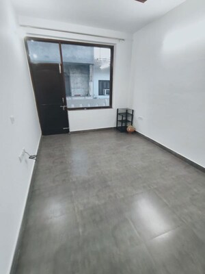 Room in 3 BHK Builder Floor at Palam Vihar Residents Association, Palam Vihar – for Rent