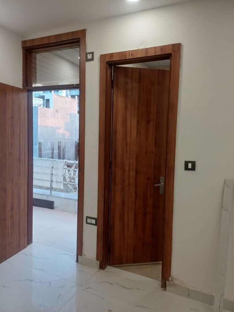 Room, golden-wave-dwarika-city 3 Bedroom 1250 Sq.Ft. Builder Floor In Chithara Greater Noida 10189550