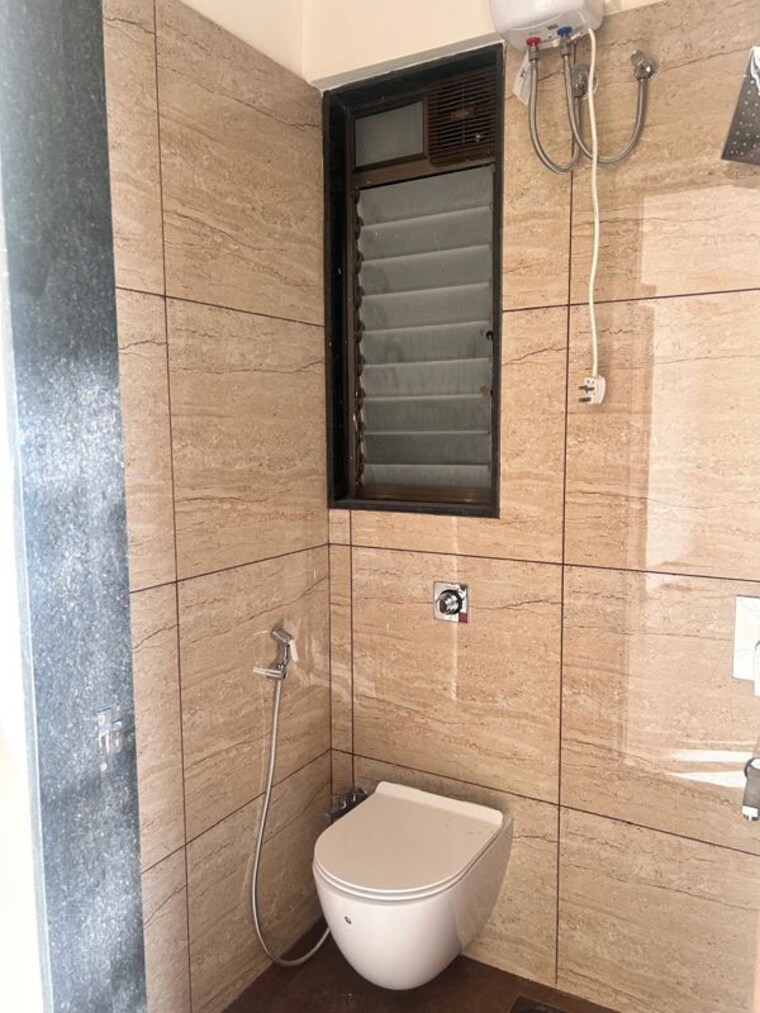 Bathroom, chandak-34-park-estate 2 Bedroom 617 Sq.Ft. Apartment In Goregaon West Mumbai 10189559