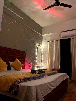 Bedroom in 1 BHK Apartment at Paramount Golfforeste, Zeta I Greater Noida – for Rent