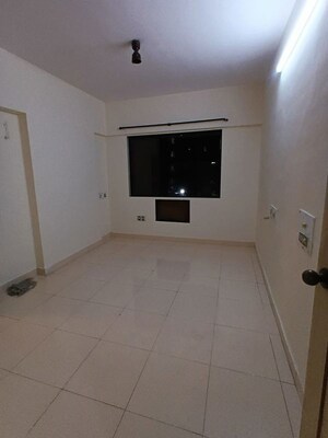 2 BHK Apartment For Rent in Lemont Apartment, Malad East