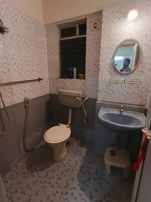 Master Bedroom in 2 BHK Apartment at Lemont Apartment, Malad East – for Rent