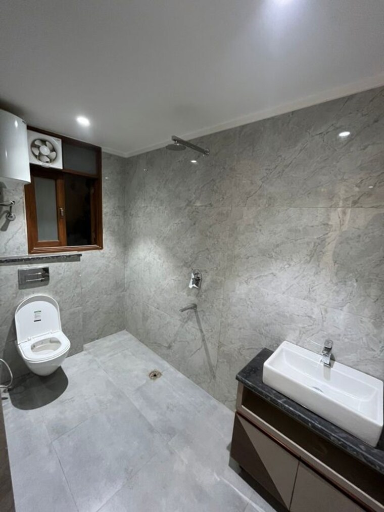 Bathroom, mandi  1350 Sq.Ft. Builder Floor In Mandi Delhi 10189558