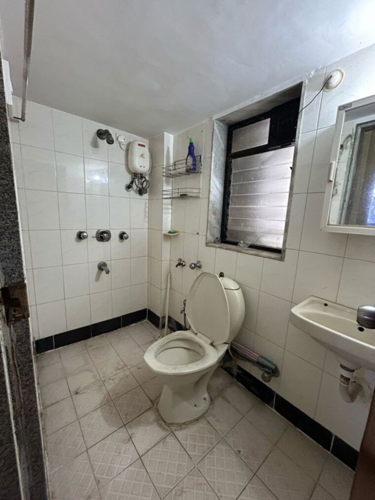 Bathroom, andheri west 2 Bedroom 800 Sq.Ft. Apartment In Andheri West Mumbai 10189642