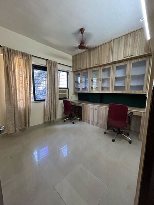 Bedroom in 2 BHK Apartment at Andheri West – for Rent
