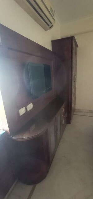 Room in 3.5 BHK Apartment at Swaran Villa Friends Apartments, Sector 52 – for Rent