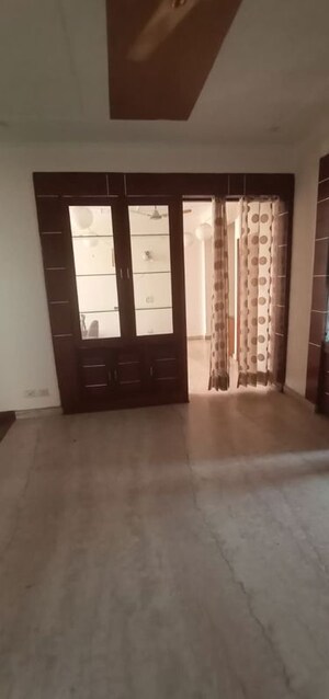 Room in 3.5 BHK Apartment at Swaran Villa Friends Apartments, Sector 52 – for Rent