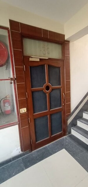 Furnished Amenities in 3.5 BHK Apartment at Swaran Villa Friends Apartments, Sector 52 – for Rent