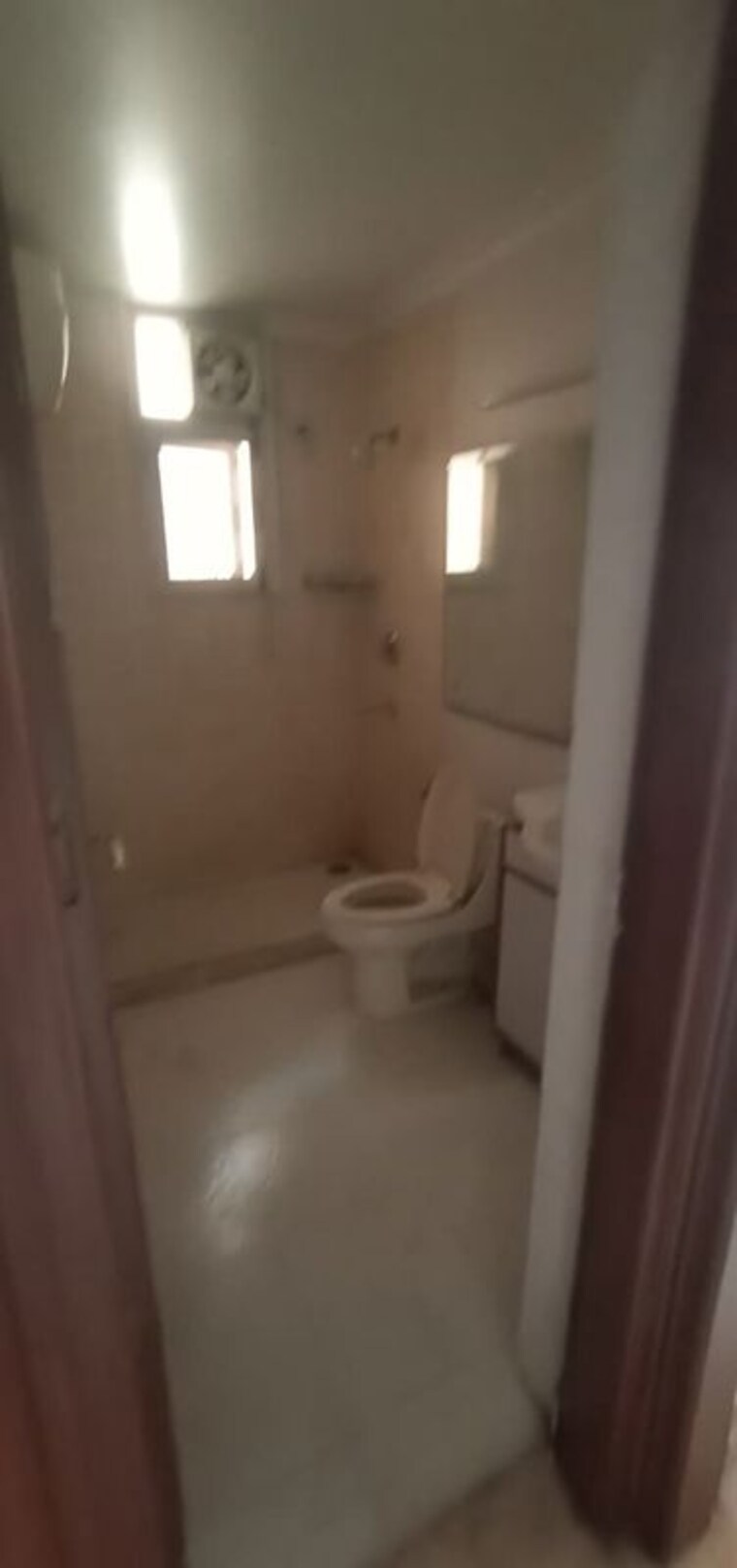 Bathroom, swaran-villa-friends-apartments 3.5 Bedroom 2500 Sq.Ft. Apartment In Sector 52 Gurgaon 10189623