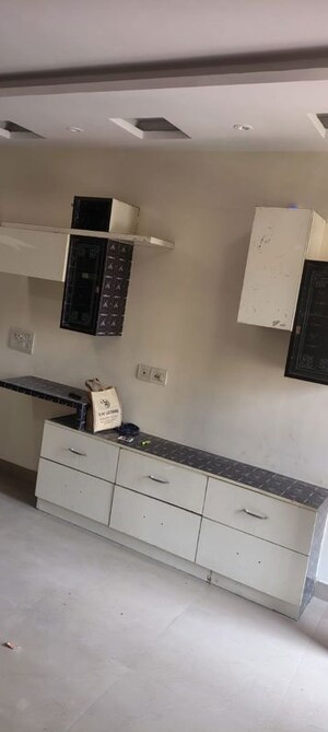 Furnished Amenities in 3 BHK Apartment at BPTP Discovery Park, Sector 80 – for Rent