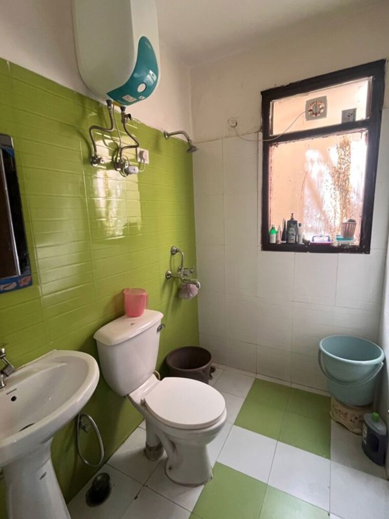 Bathroom, huda-cghs 2 Bedroom 800 Sq.Ft. Builder Floor In Sector 56 Gurgaon 10189746