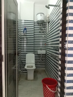 Attached Bathroom in 2 BHK Builder Floor at Nawada – for Rent