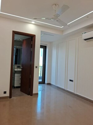 Building Lobby in 4 BHK Builder Floor at Sector 48 – for Rent