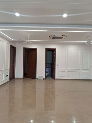 Building Lobby in 4 BHK Builder Floor at Sector 48 – for Rent