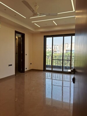 Room in 4 BHK Builder Floor at Sector 48 – for Rent