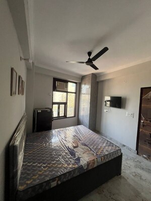 Bedroom in 1 RK Builder Floor at Wazirabad – for Rent
