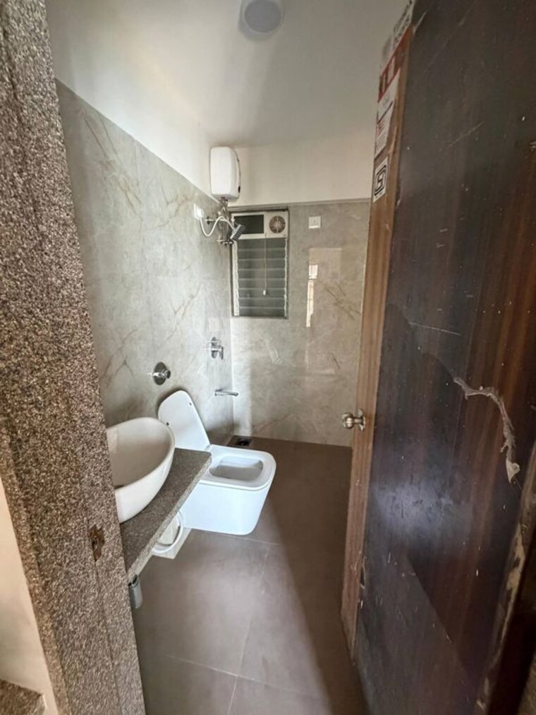 Bathroom, sanman-chs-andheri-west 2 Bedroom 750 Sq.Ft. Apartment In Andheri West Mumbai 10189858