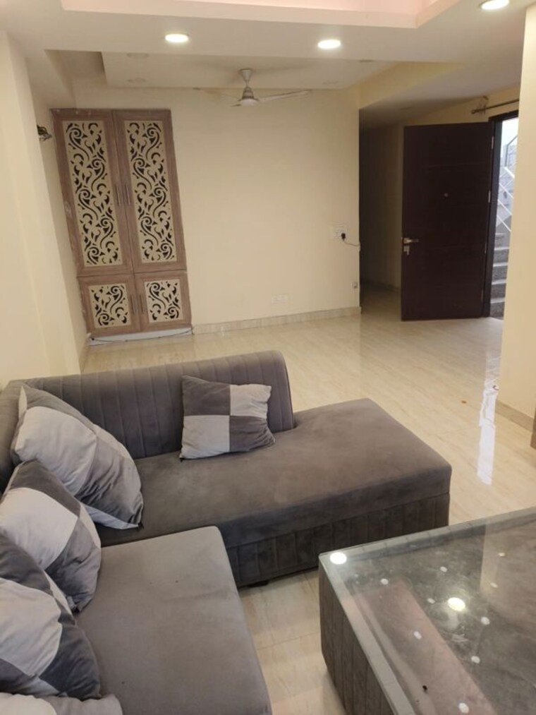 Living Room, sector 48 3 Bedroom 215 Sq.Yd. Builder Floor In Sector 48 Gurgaon 10189860