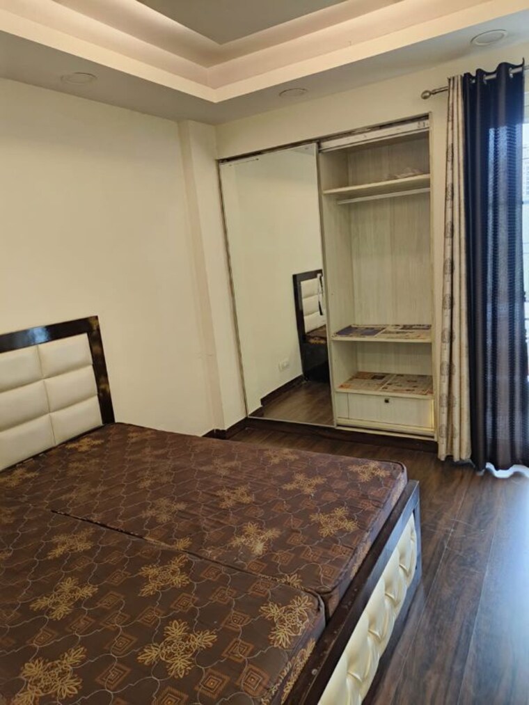 Bedroom, sector 48 3 Bedroom 215 Sq.Yd. Builder Floor In Sector 48 Gurgaon 10189860