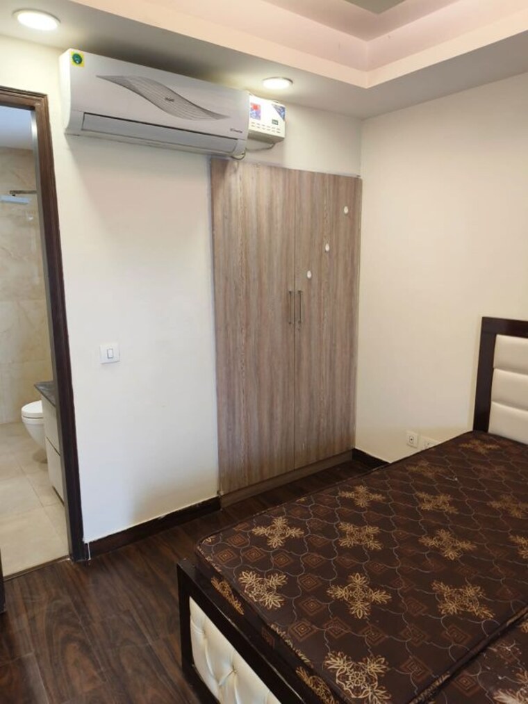 Bedroom, sector 48 3 Bedroom 215 Sq.Yd. Builder Floor In Sector 48 Gurgaon 10189860