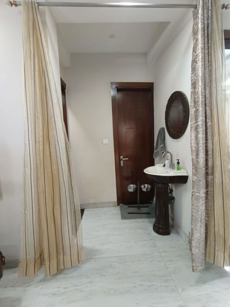 Living Room, green fields colony 4 Bedroom 240 Sq.Yd. Builder Floor In Green Fields Colony Faridabad 10189913