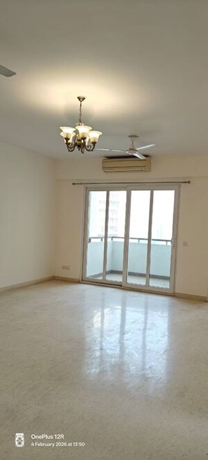 Room in 3.5 BHK Apartment at Emaar The Palm Drive-The Premier Terraces, Sector 66 – for Rent
