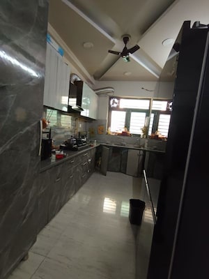 Parking in 4 BHK Builder Floor at Green Fields Colony – for Rent