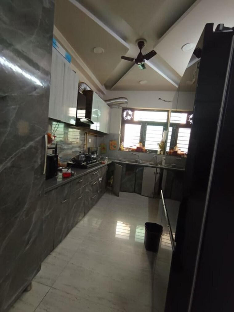  Parking, green fields colony 4 Bedroom 280 Sq.Yd. Builder Floor In Green Fields Colony Faridabad 10189928