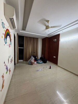 Room in 4 BHK Builder Floor at Sector 48 – for Rent