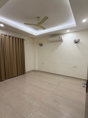 Room in 4 BHK Builder Floor at Sector 48 – for Rent
